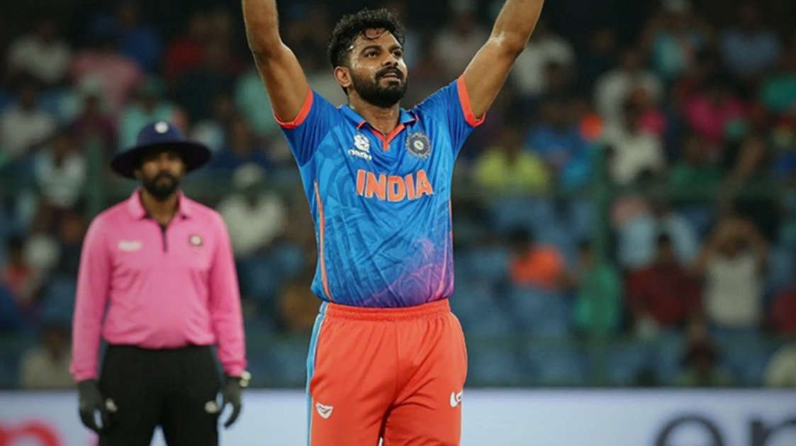লাহোরে ১১০: পাকিস্তানের ব্যাটিং ভেঙেছে, মাদুশাঙ্কার পাঁচ সেটি ঢাকতে পারে না