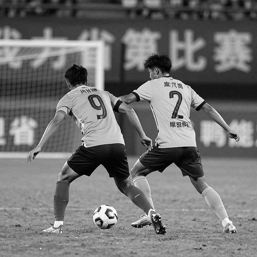 গ্রিড পেনাল্টি, অতিথি-তালিকা, এবং আলপাইনের অর্ধেক-উচ্চারিত বিবৃতি