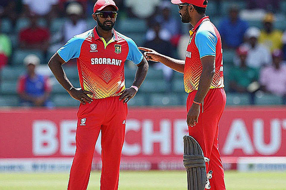 স্পিন-বান্ধব উইকেটের চার উইকেট: শামির ফেরার আবেদনে প্রমাণের ফাঁকটা কোথায় স্পিন-বান্ধব উইকেটের চার উইকেট: শামির ফেরার আবেদনে প্রমাণের ফাঁকটা কোথায়