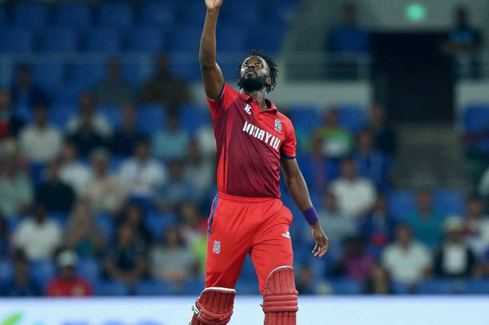 এক বছরের লাল বল: ওয়েইন ম্যাডসেন, ডার্বিশায়ার আর নীরব উত্তরাধিকার ঘড়ি